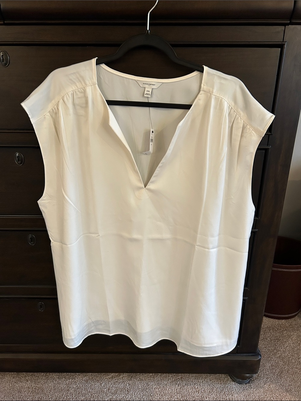 NWT New Banana Republic Cream Split V-Neck Cap Sleeve Satin Blouse XXL